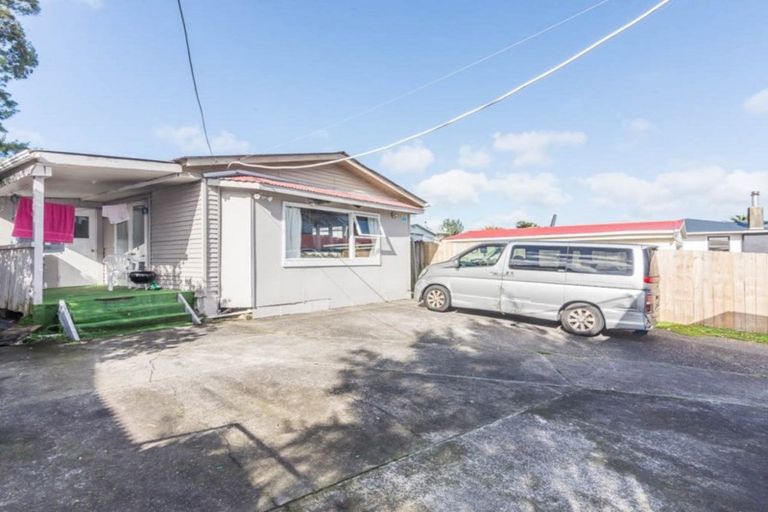 Photo of property in 4 Coburg Street, Henderson, Auckland, 0612