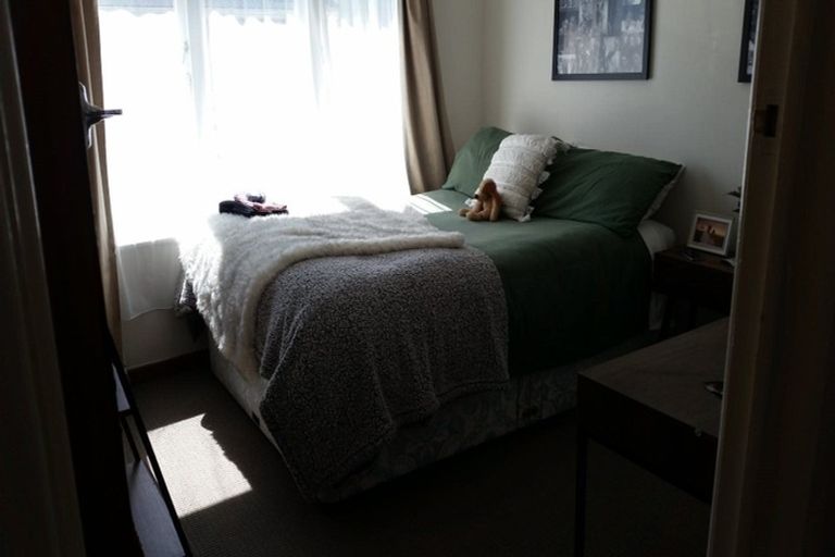 Photo of property in 82 Ocean View Road, Northcote, Auckland, 0627