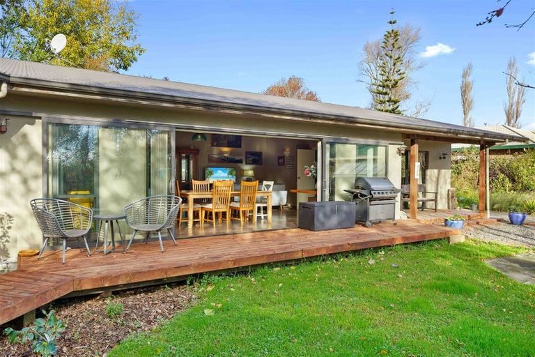 Photo of property in 43 Pehi Kupa Street, Waikanae, 5036