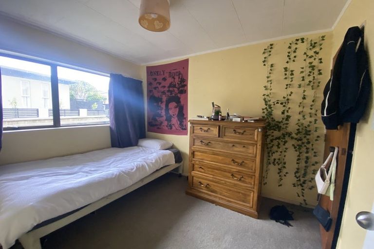 Photo of property in 25 Montana Place, Merrilands, New Plymouth, 4312