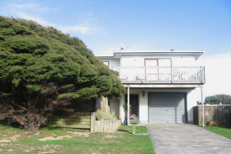 Photo of property in 1 Langwell Place, Papakowhai, Porirua, 5024