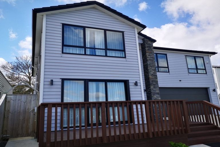 Photo of property in 4 Wyon Way, Flat Bush, Auckland, 2016