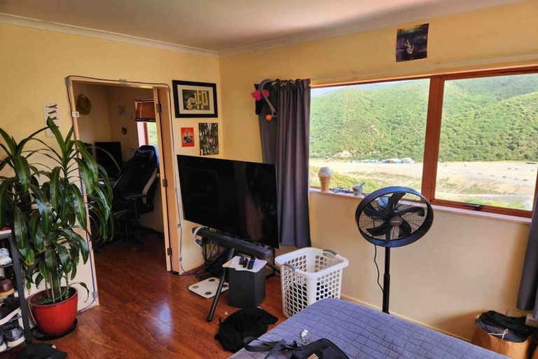 Photo of property in 292a Mitchell Street, Brooklyn, Wellington, 6021