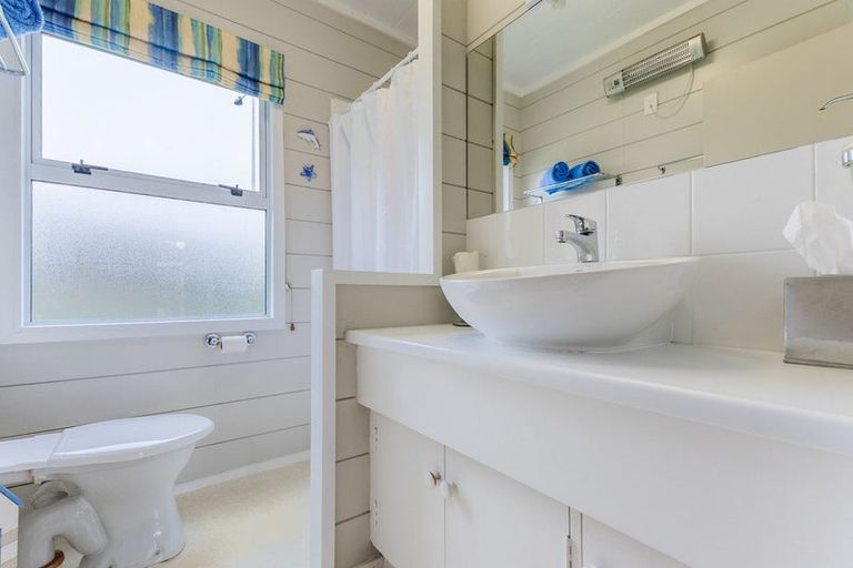 Photo of property in 115 Field Way, Waikanae Beach, Waikanae, 5036