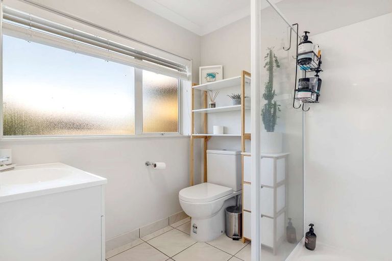 Photo of property in 15 Cabeleigh Drive, Helensville, 0800