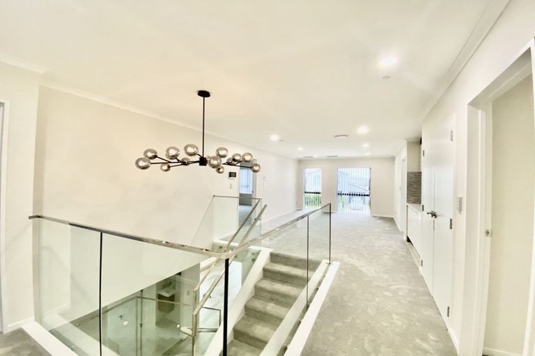 Photo of property in 5 Cloonlyon Drive, Flat Bush, Auckland, 2019