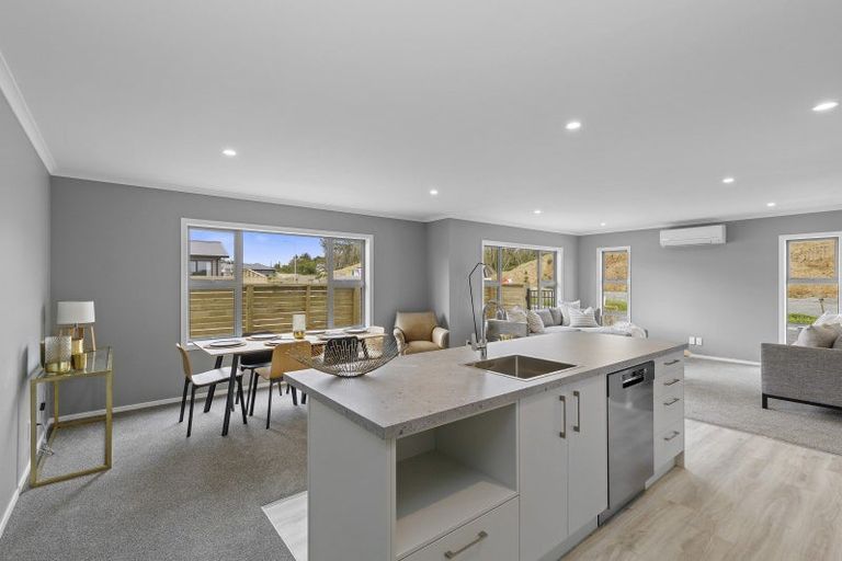 Photo of property in 135 Waipounamu Drive, Kelson, Lower Hutt, 5010