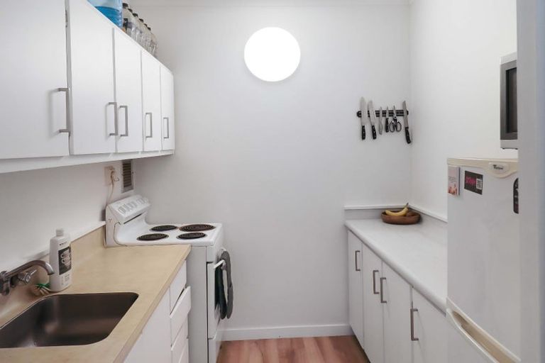 Photo of property in Hobson Court Flats, 23/70 Hobson Street, Thorndon, Wellington, 6011