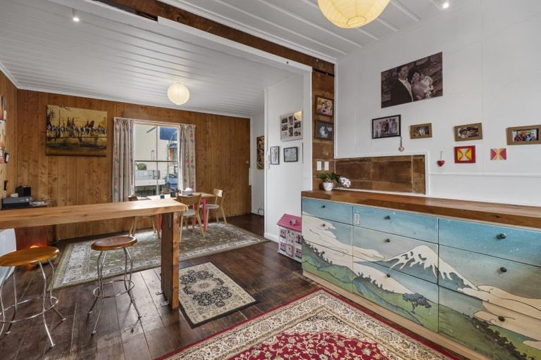 Photo of property in 96 Bridge Street, Eltham, 4322