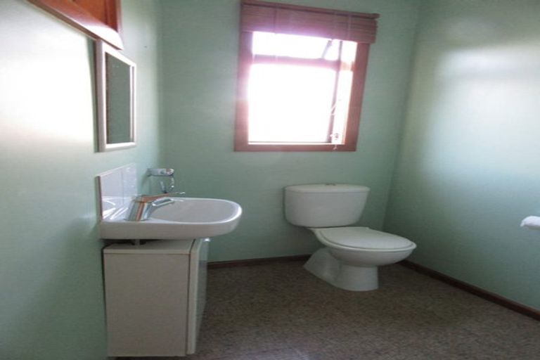 Photo of property in 302 Riccarton Road, Upper Riccarton, Christchurch, 8041