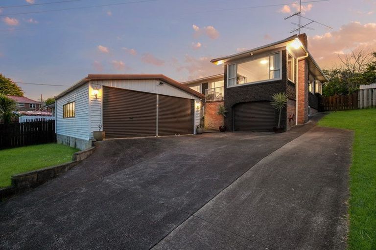 Photo of property in 4 Merville Avenue, Te Atatu South, Auckland, 0610
