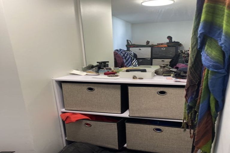 Photo of property in 92 Kelburn Parade, Kelburn, Wellington, 6012