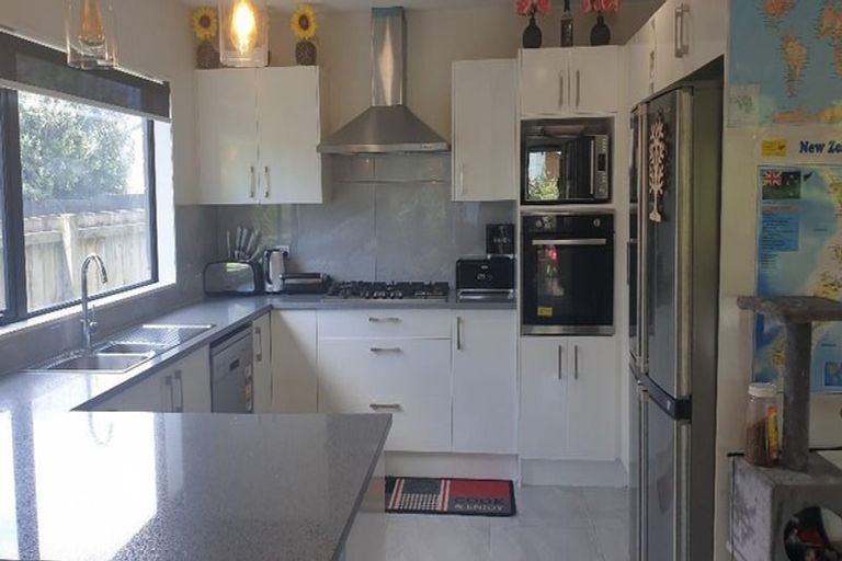 Photo of property in 18b Riverpark Crescent, Henderson, Auckland, 0610