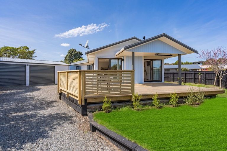 Photo of property in 97 Queens Road, Waikanae Beach, Waikanae, 5036