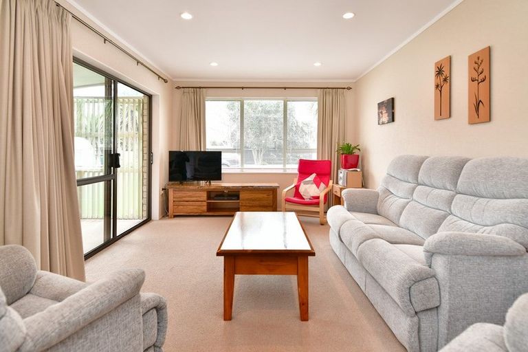 Photo of property in 1/438 Hibiscus Coast Highway, Orewa, 0931