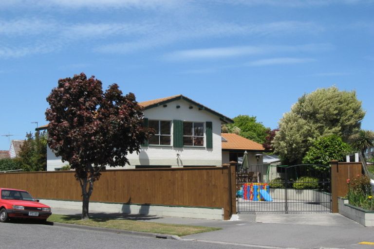 Photo of property in 25 Delaware Crescent, Russley, Christchurch, 8042