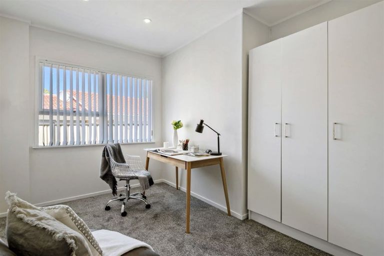 Photo of property in 1/12 Keldale Place, Forrest Hill, Auckland, 0620