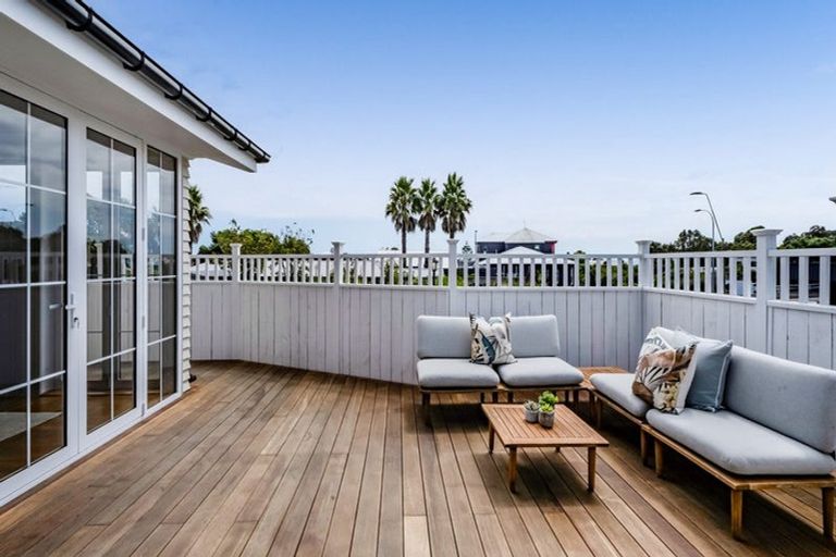 Photo of property in 19 Baring Terrace, Strandon, New Plymouth, 4312