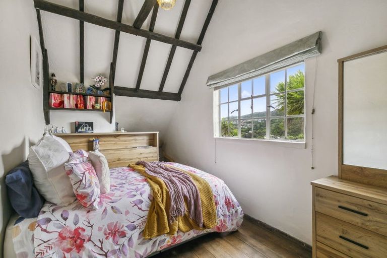 Photo of property in 42 Nicholson Road, Khandallah, Wellington, 6035