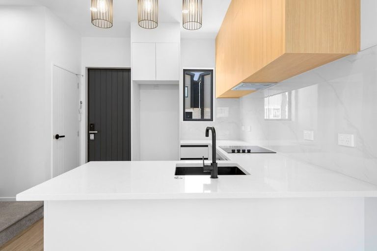 Photo of property in 16 Kiato Lane, Flat Bush, Auckland, 2019