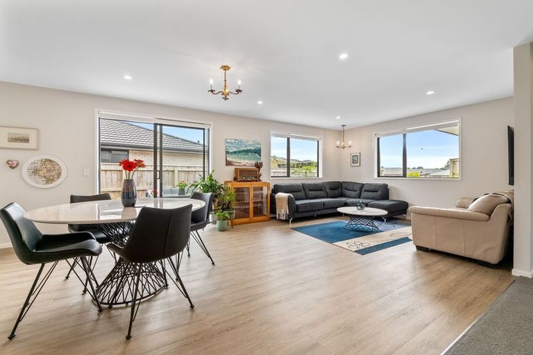 Photo of property in 52 Fernbrook Drive, Hurworth, New Plymouth, 4310