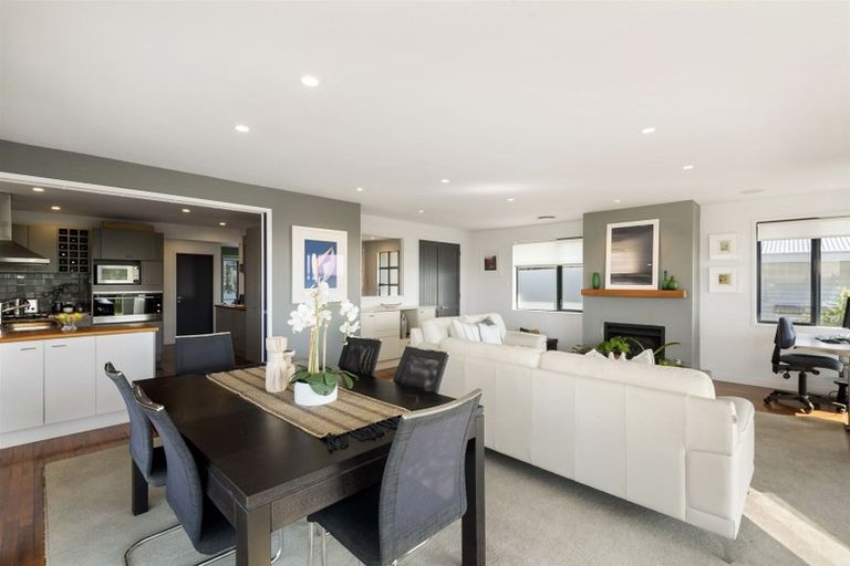 Photo of property in 190 Hurstmere Road, Takapuna, Auckland, 0622