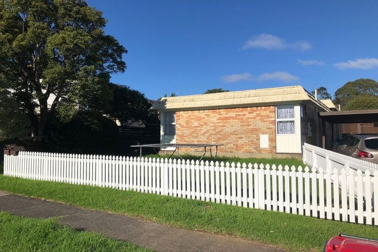 Photo of property in 1/11 Ballater Place, Highland Park, Auckland, 2010