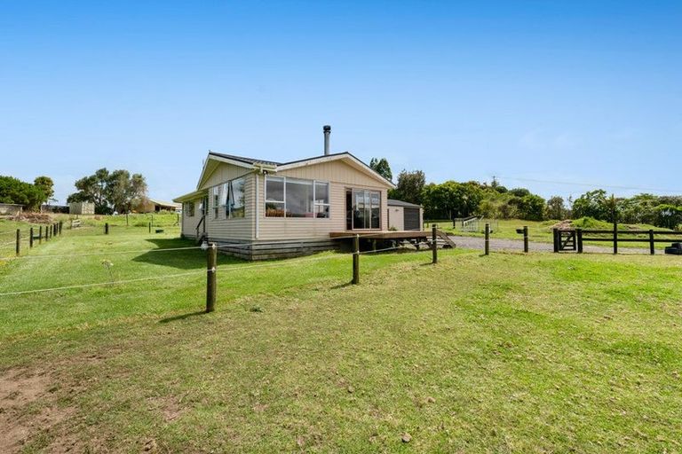 Photo of property in 47 Crosland Road, South Head, Helensville, 0874