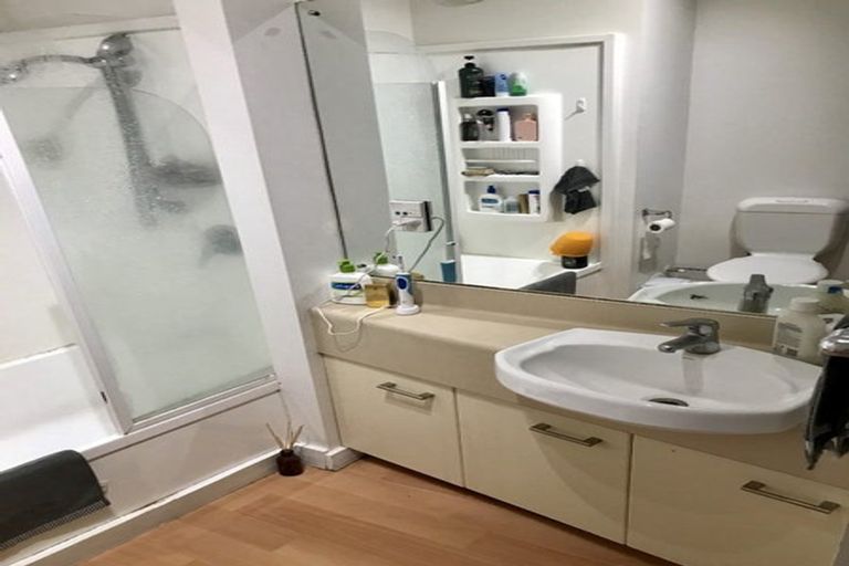 Photo of property in 17 Kent Terrace - Kent Apartments, 6d/16 Kent Terrace, Mount Victoria, Wellington, 6011