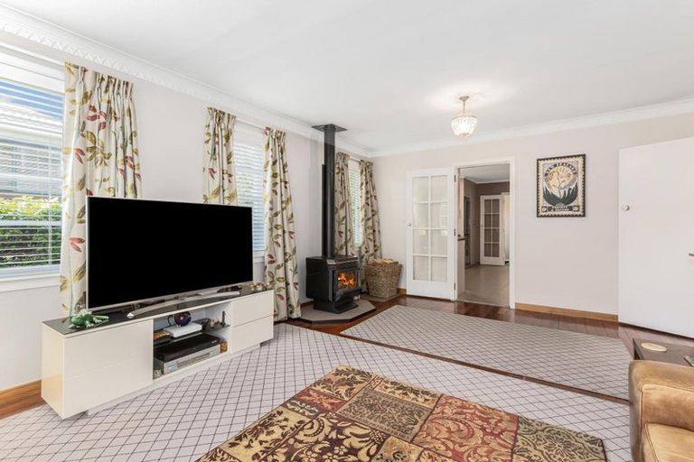 Photo of property in 3 Romney Square, Tawa, Wellington, 5028