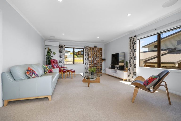 Photo of property in 1 Holcombrooke Lane, Welcome Bay, Tauranga, 3175