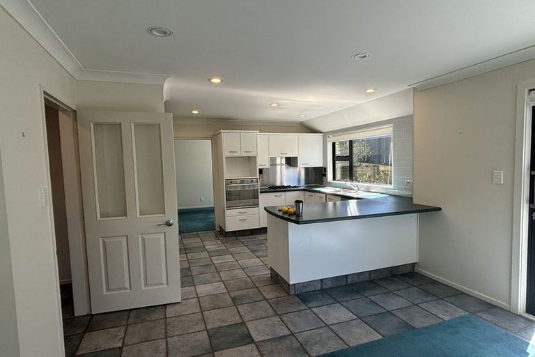 Photo of property in 18 Derry Hill, Churton Park, Wellington, 6037