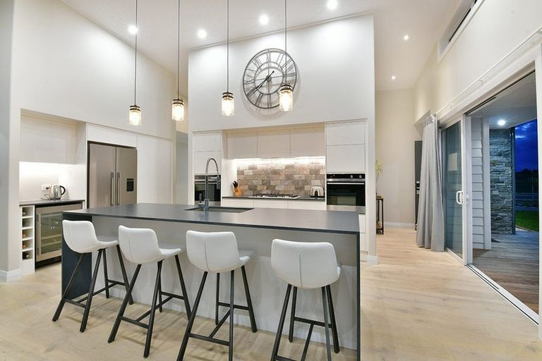 Photo of property in 11 Maturiki Drive, One Tree Point, 0118