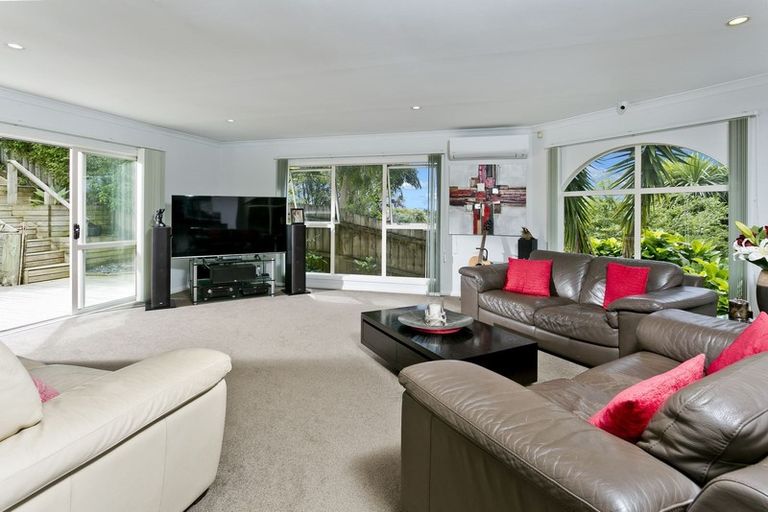Photo of property in 9 Falstone Lane, Browns Bay, Auckland, 0630