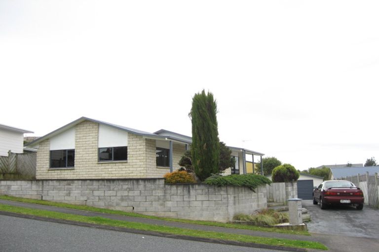 Photo of property in 4 Fantome Place, Whalers Gate, New Plymouth, 4310
