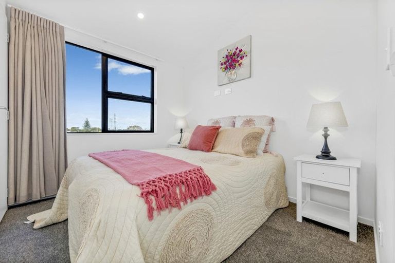 Photo of property in 3/14 Kerswill Place, Pakuranga, Auckland, 2010