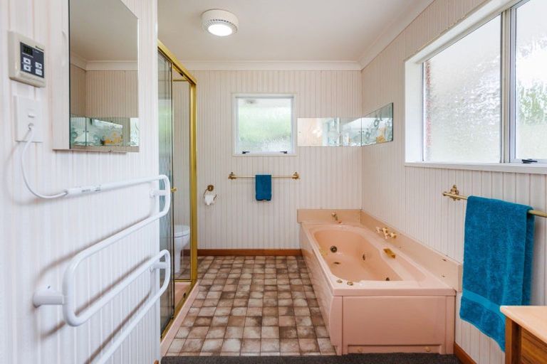 Photo of property in 12 Hind Place, Hokowhitu, Palmerston North, 4410