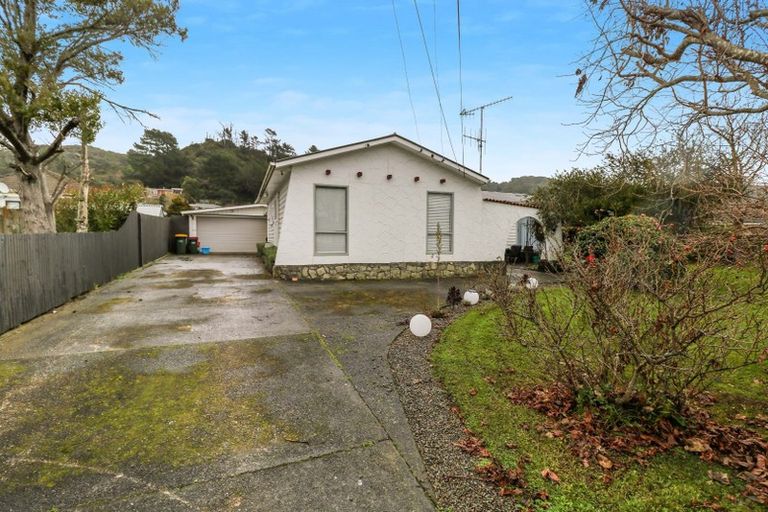 Photo of property in 3 Totara Street, Wainuiomata, Lower Hutt, 5014