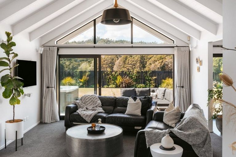 Photo of property in 18 Parlane Drive, Huapai, Kumeu, 0810