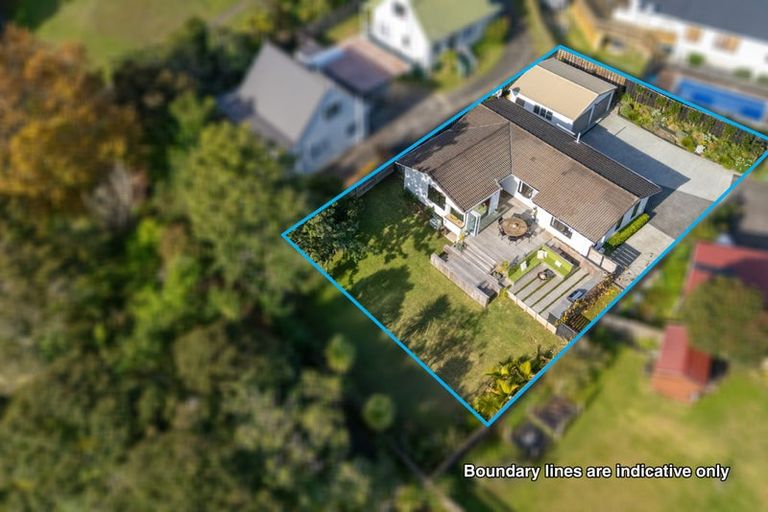 Photo of property in 9 Glendawn Place, Bayview, Auckland, 0629
