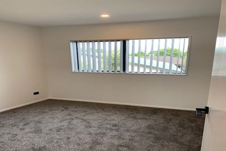 Photo of property in 6/72 Tiraumea Drive, Pakuranga, Auckland, 2010