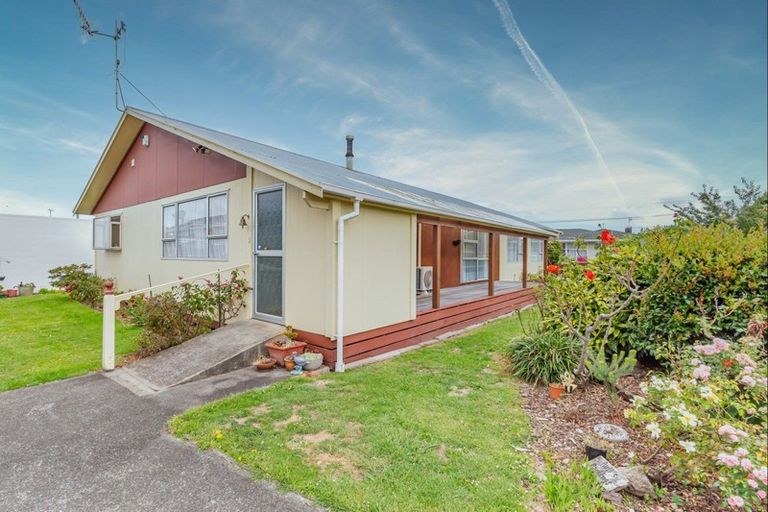 Photo of property in 2 Winslow Place, Levin, 5510
