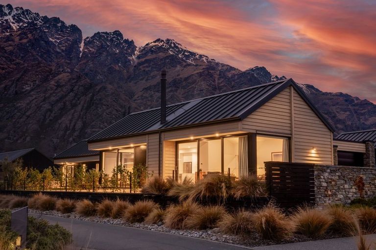 Photo of property in 9 Glenfiddich Road, Jacks Point, Queenstown, 9371