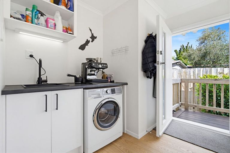 Photo of property in 48 Stottholm Road, Titirangi, Auckland, 0604