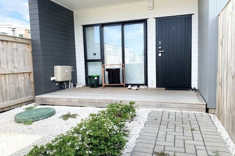 Photo of property in 32 Morihana Close, Glen Eden, 0602