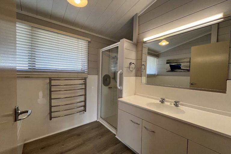 Photo of property in 112 Heta Road, Highlands Park, New Plymouth, 4312