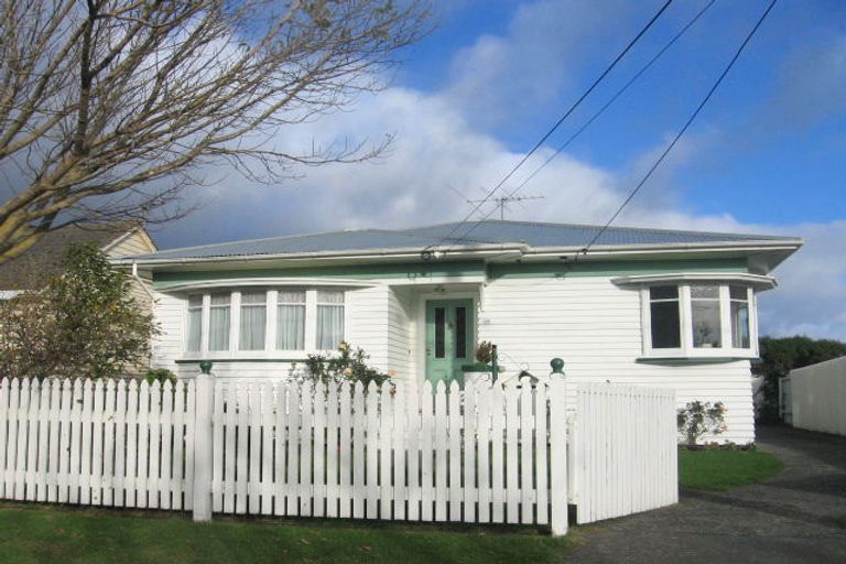 Photo of property in 20 Douglas Street, Waiwhetu, Lower Hutt, 5010
