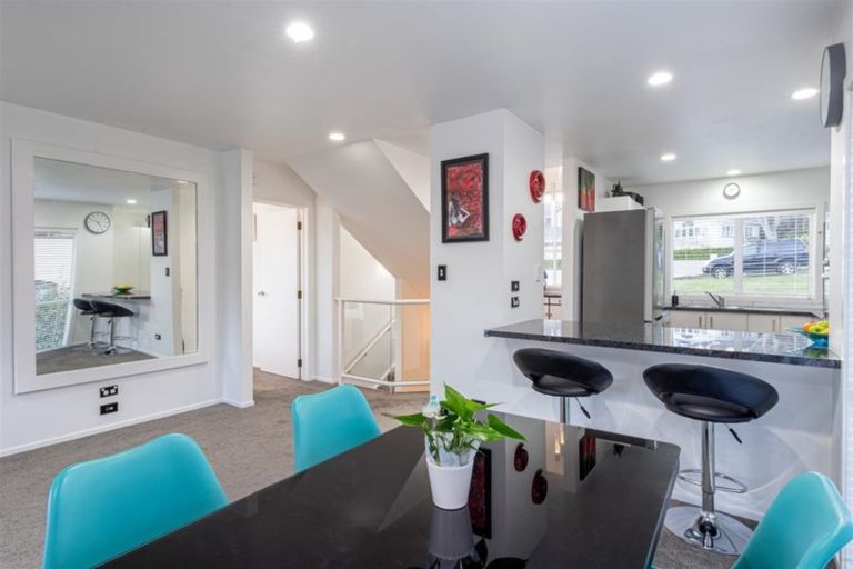 Photo of property in 2/29 Orchard Road, Browns Bay, Auckland, 0630