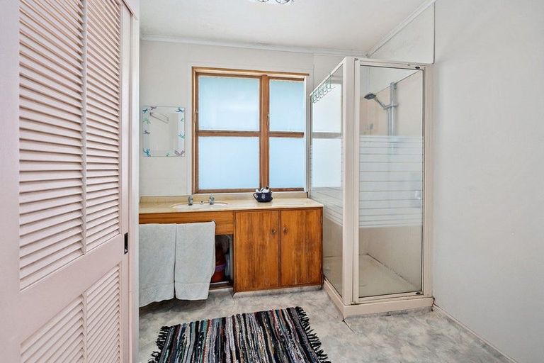 Photo of property in 315 Glenfield Road, Glenfield, Auckland, 0629