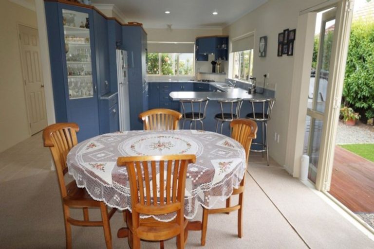 Photo of property in 22 Bermuda Place, One Tree Point, 0118